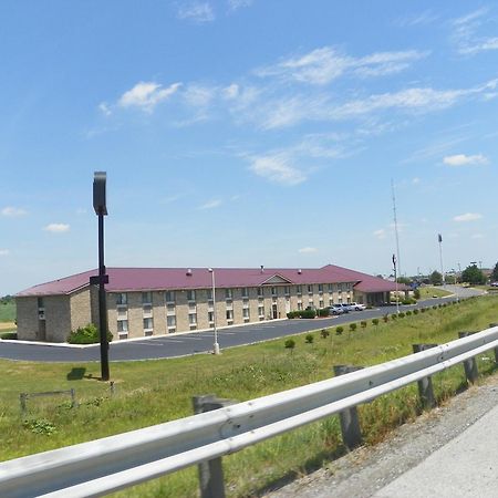 Royalton Inn & Suites Upper Sandusky Екстер'єр фото