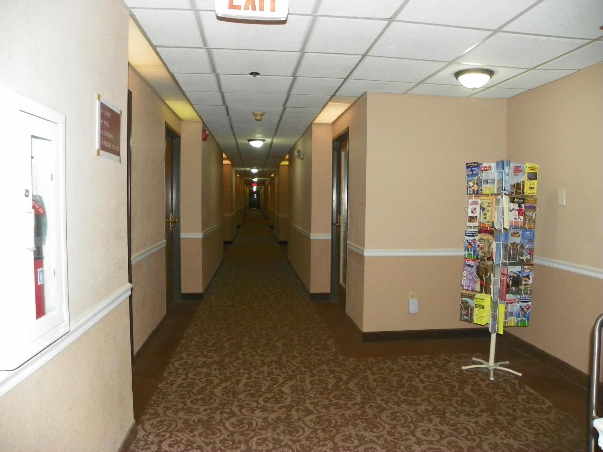 Royalton Inn & Suites Upper Sandusky Екстер'єр фото