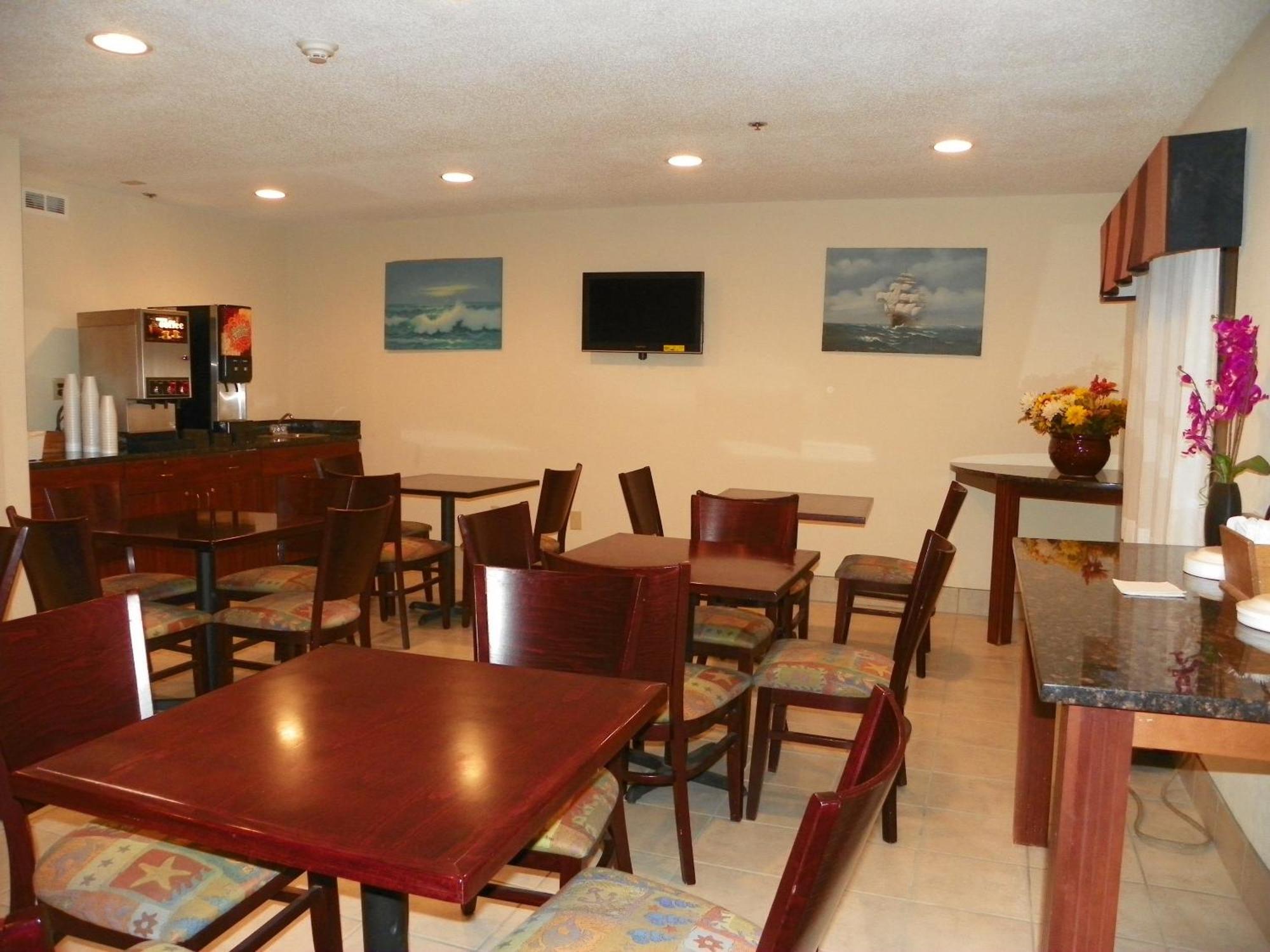 Royalton Inn & Suites Upper Sandusky Екстер'єр фото